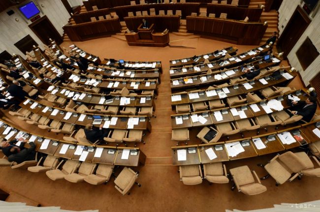 Schôdzu parlamentu otvorí skladanie poslaneckých sľubov náhradníkov