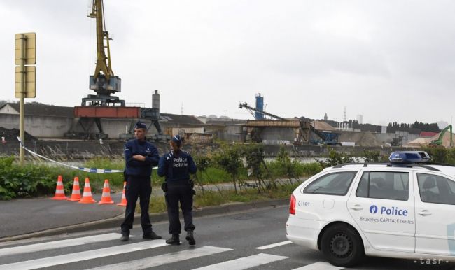 Zadržali brata podozrivého z útoku nožom na dvoch policajtov v Bruseli