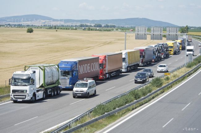 V Rakúsku museli dočasne uzavrieť diaľnicu A4 v smere na Maďarsko