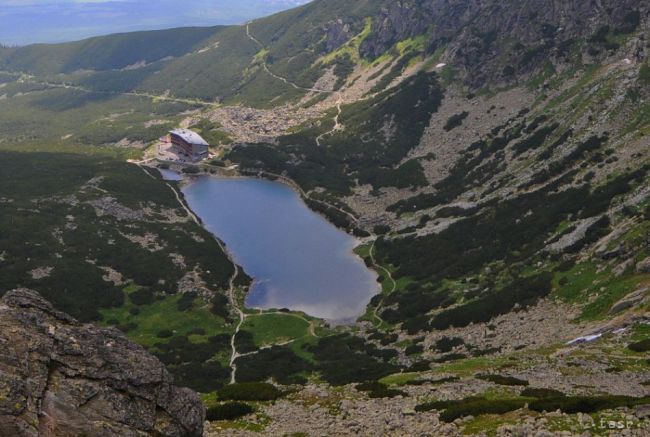 Tatranské plesá vyčistia po letnej turistickej sezóne