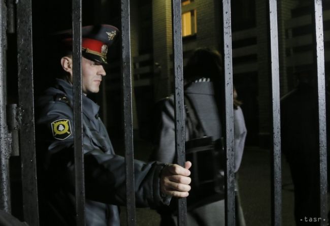 Policajt zastrelil priateľku i spoločného syna
