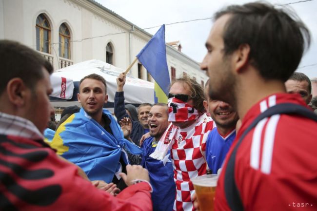 Chorvátsku a Kosovu hrozia pokuty. Kvôli futbalovým fanúšikom