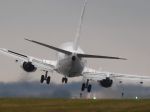 Video: Napínavé pristávanie lietadla mohlo dopadnúť tragicky
