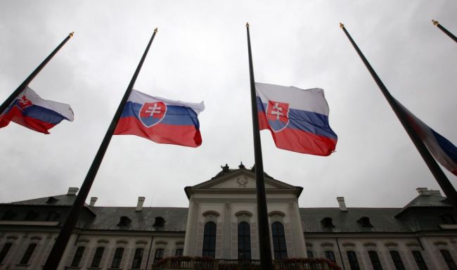 Ministerstvo vnútra vyzýva na úpravu vlajok počas štátneho smútku