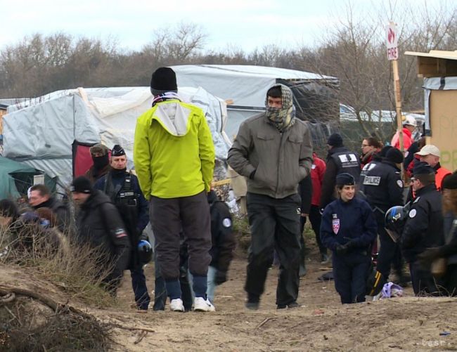 Paríž a Londýn budú riešiť problém s migrantmi v Calais