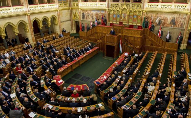 Maďarská opozícia na protest bojkotuje parlament