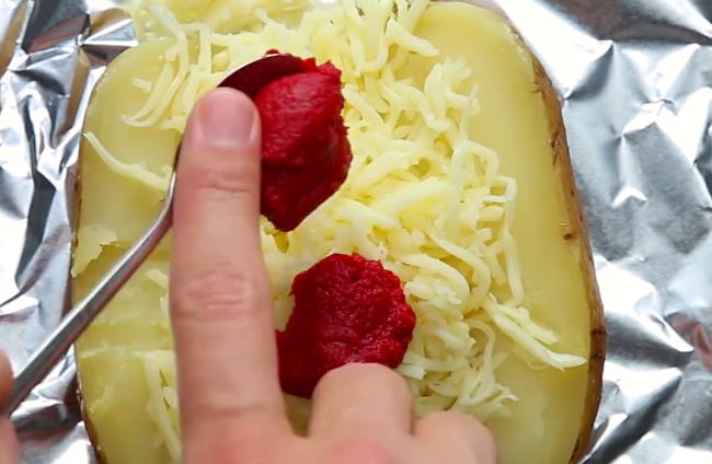 Video: Pečené zemiakové dobroty na 4 spôsoby