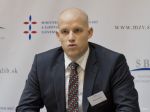 FISCHER: Aj keď tu nemáme žiadnu vojnu, musíme dávať peniaze na obranu