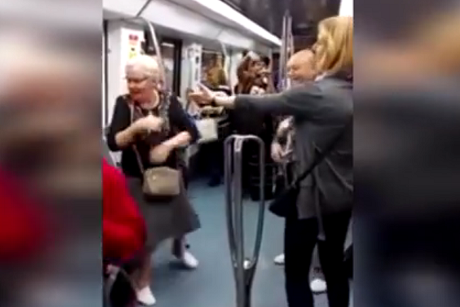 Video: Dedko si chcel zatancovať s mladšou dámou. Jeho manželka zareagovala po svojom