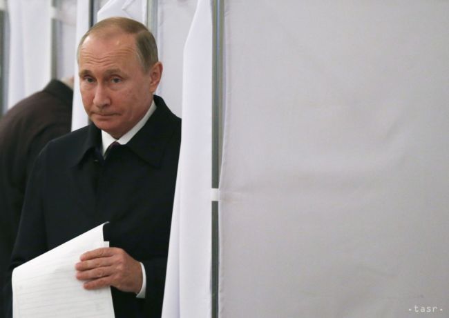 Podľa Putina sa Francúzsko pokúša vyvolať protiruskú hystériu