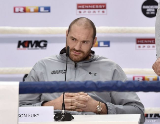 Boxer Fury sa vzdal opaskov majstra sveta, podrobí sa liečbe