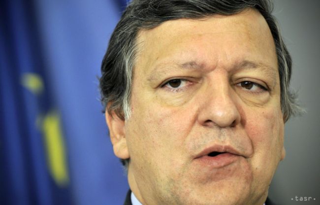 Euroúradníci predložili petíciu so 150.000 podpismi proti Barrosovi