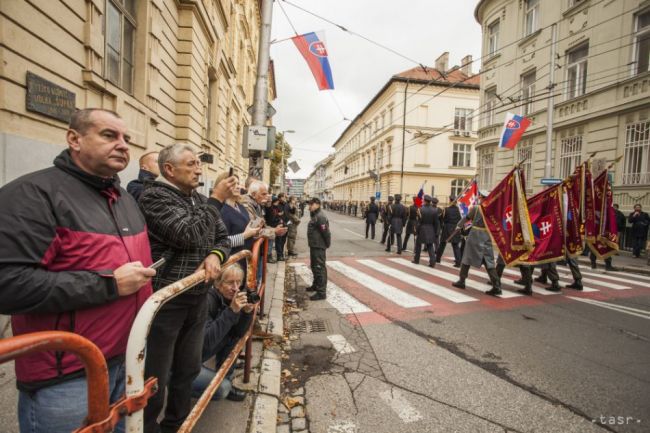 Dopravné obmedzenia pre pohreb M. Kováča sa v Bratislave skončili