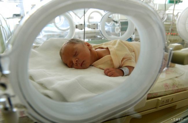 Nitrianska nemocnica získala do daru špeciálne vozíky pre novorodencov