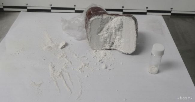 Na letisku v Düsseldorfe našli 11 kg kokaínu v invalidnom vozíku