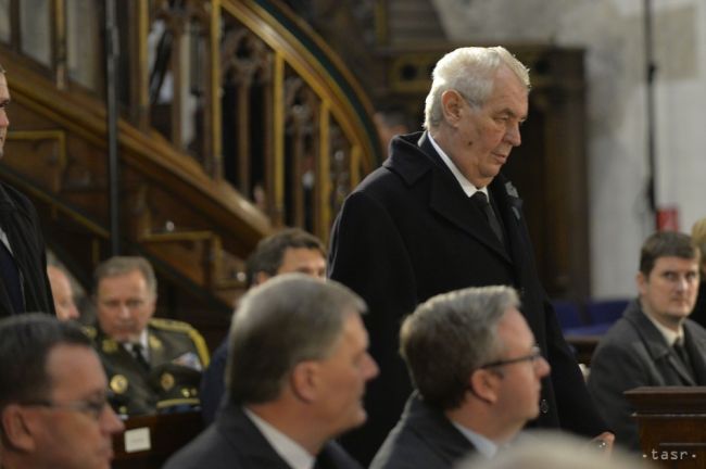 Zeman meškal na pohreb M. Kováča kvôli dispečerom na letisku v Prahe