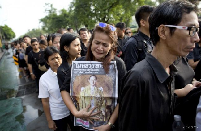 Bývalý thajský premiér Tinsúlánon prevzal dočasne úlohu regenta