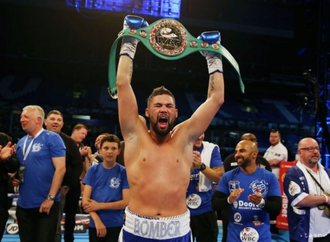 Britský boxer Bellew poľahky obhájil titul v ťažkej váhe vo verzii WBC