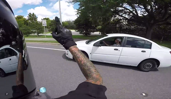 Video: Motorkár vzal spravodlivosť do vlastných rúk