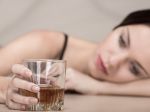 Ženy sa vyrovnávajú mužom - v konzumácii alkoholu, píše lekárska štúdia