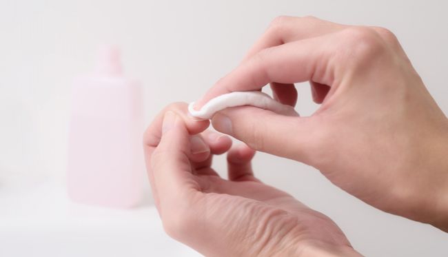 8 praktických využití odlakovača na nechty