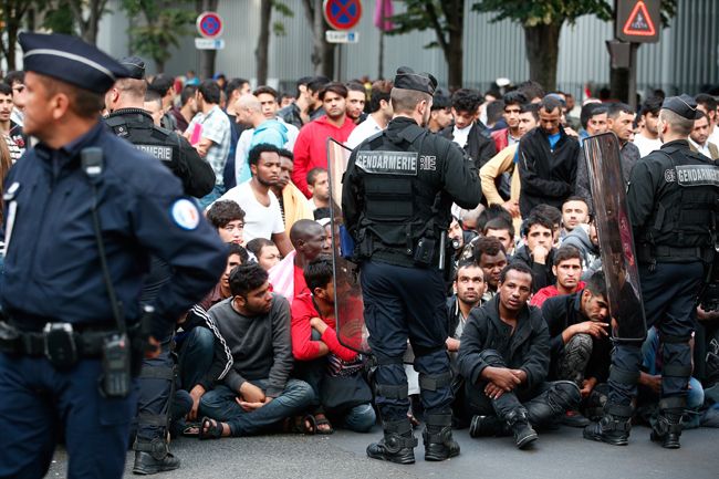 Polícia zasahuje v provizórnom utečeneckom tábore v Paríži
