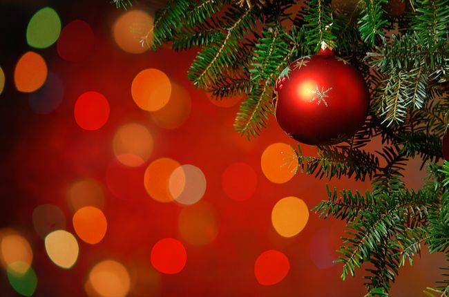 FOTO: Sieť obchodov sťahuje vianočné ozdoby so svastikou