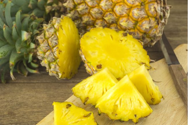 Nevyhadzujte šupku a tvrdé jadro ananásu, dajú sa ešte zaujímavo využiť