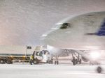 V Moskve kvôli sneženiu rušia lety, komplikovaná je aj situácia na cestách