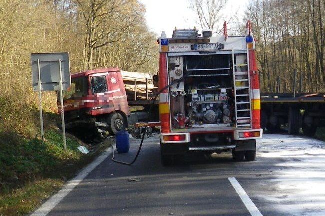 FOTO: Čelná zrážka s kamiónom si vyžiadala jeden ľudský život