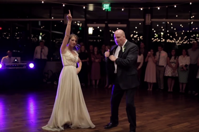 Video: Otec a dcéra prekvapili na svadbe. Neudržal sa ani DJ