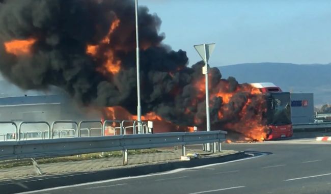 Video: Horiaci autobus metskej hromadnej dopravy v Bratislave