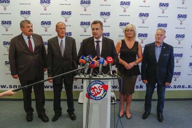 SNS je za zákaz práce v nedeľu, treba podľa nej rešpektovať právo na oddych