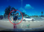 Video: Kamera v aute zachytila vandala priamo pri čine