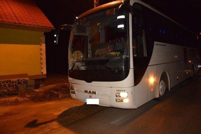 FOTO: 46-ročného chodca zrazil autobus