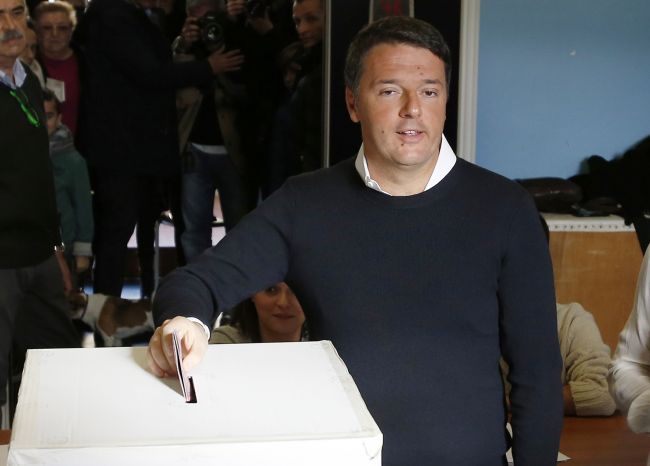 Taliansky premiér Matteo Renzi odstupuje z funkcie