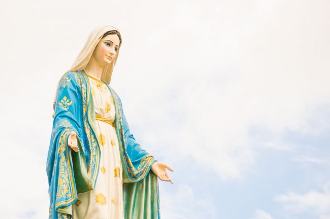 Obec musí v súlade so zákonom odstrániť sochu Panny Márie