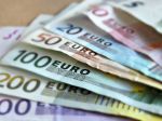 Priemerná mzda v SR stúpla o 3,3 % na 889 eur