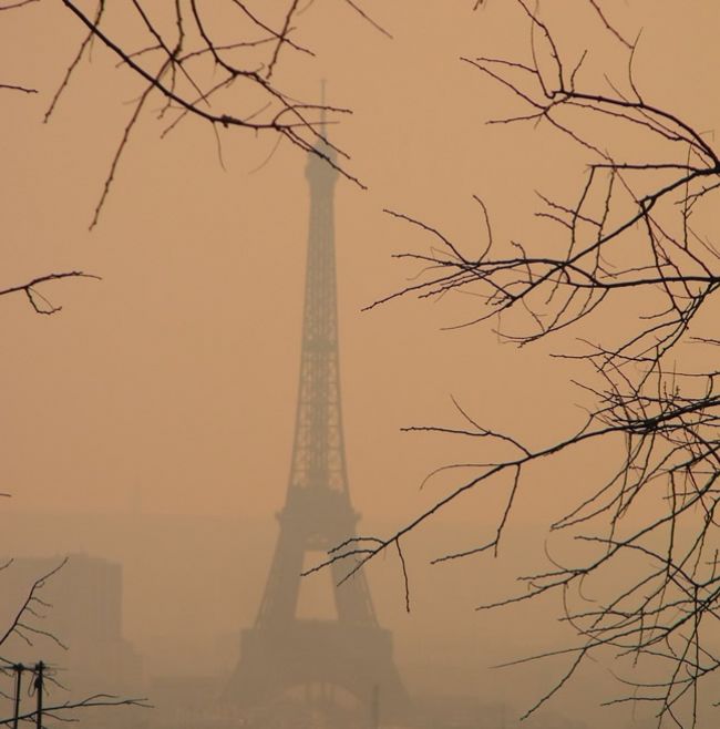 V Paríži a okolí platia kvôli smogu výrazné dopravné obmedzenia