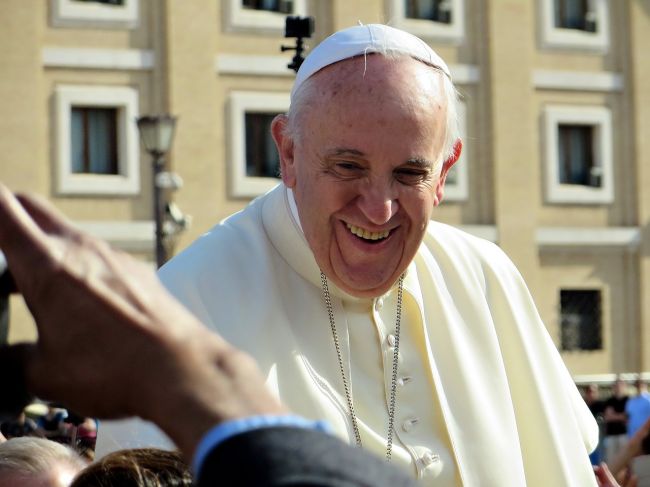 Pápež varoval médiá: Šírenie falošných správ a očierňovanie politikov je hriech
