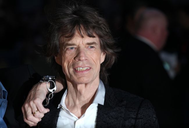 Spevák Mick Jagger sa v 73 rokoch stal po ôsmy raz otcom