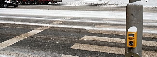 SHMÚ: Vodičom dnes skomplikuje cestu poľadovica a hmla