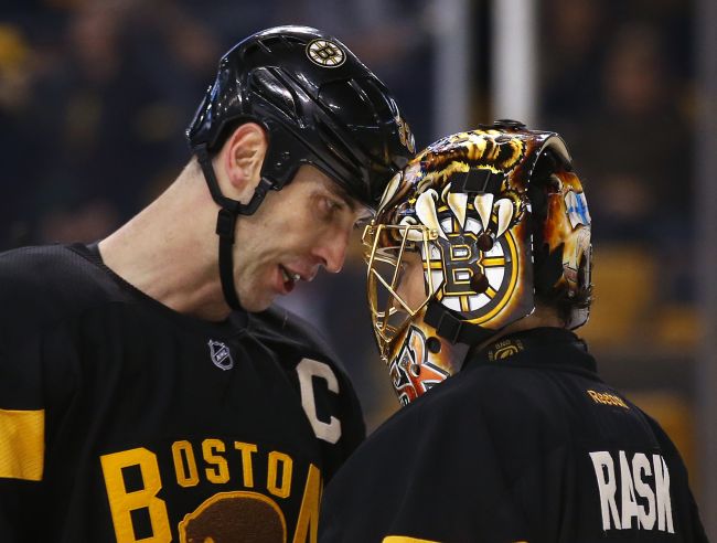 NHL: Chára dosiahol míľnik pri prehre Bostonu (video)