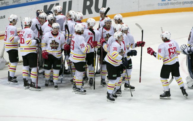 Video: KHL zažila nové predĺženie, Bakoš s Čajkovským bodovali