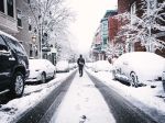 USA zasiahli snehové búrky a mráz, skomplikovali dopravu