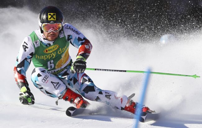 Video: Hirscher zvíťazil v obrovskom slalome, Žampovci pohoreli