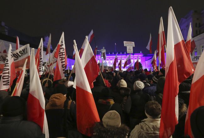 Demonštranti zablokovali kolónu s premiérkou či vstup na zámok Wawel