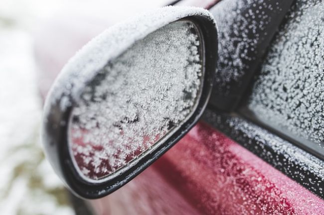 Škodí zahrievanie motora na voľnobeh počas mrazu?
