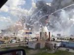 Video: Po výbuchoch na trhu s pyrotechnikou hlásia najmenej 26 mŕtvych