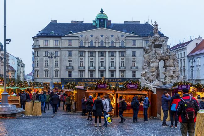Česko posilňuje bezpečnosť, vianočné trhy v Brne pre dopravu uzavrú